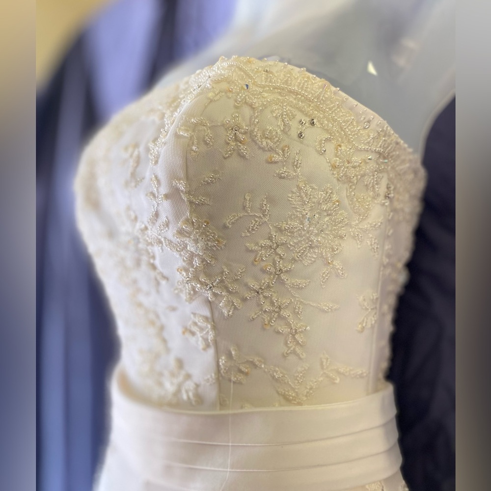 Size 0 Wedding Dress